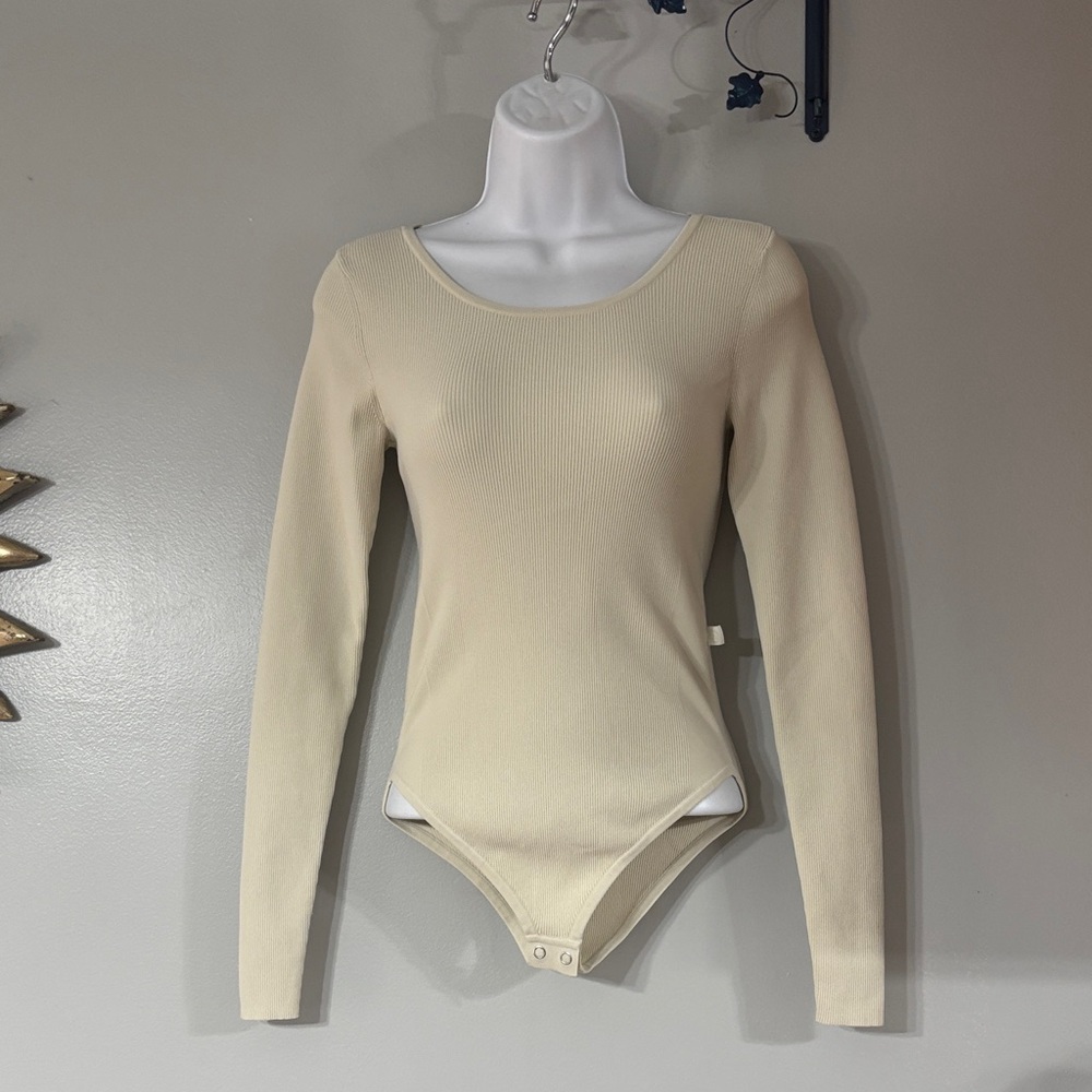 lululemon athletica Ribbed Long Sleeve Scoop-Neck Bodysuit in Cream